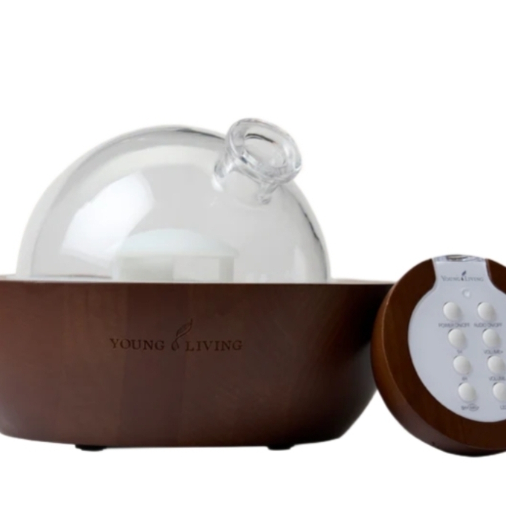 ⭐️⚡️NWT Young Living Mini Aria Diffuser with Maplewood and Glass